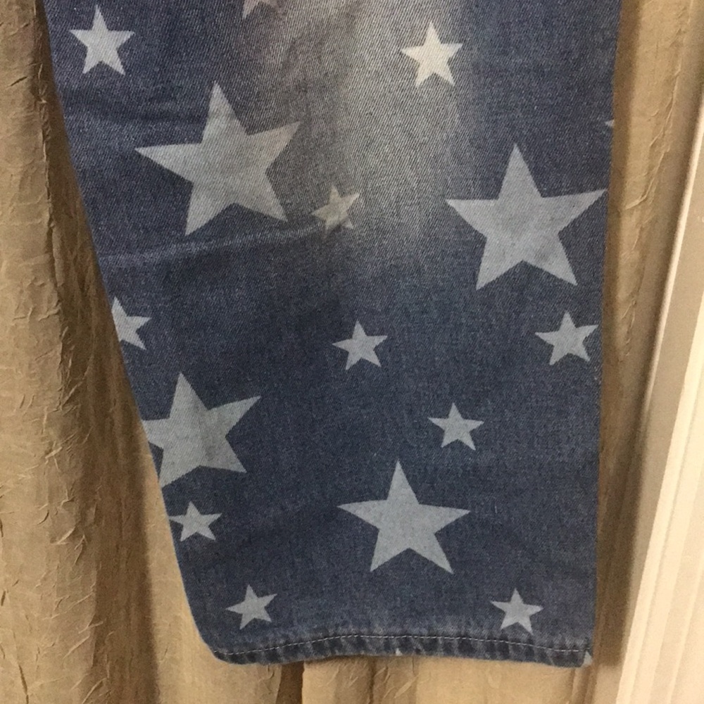 Fashion Plus Distressed Jeans - Picture 10 of 11